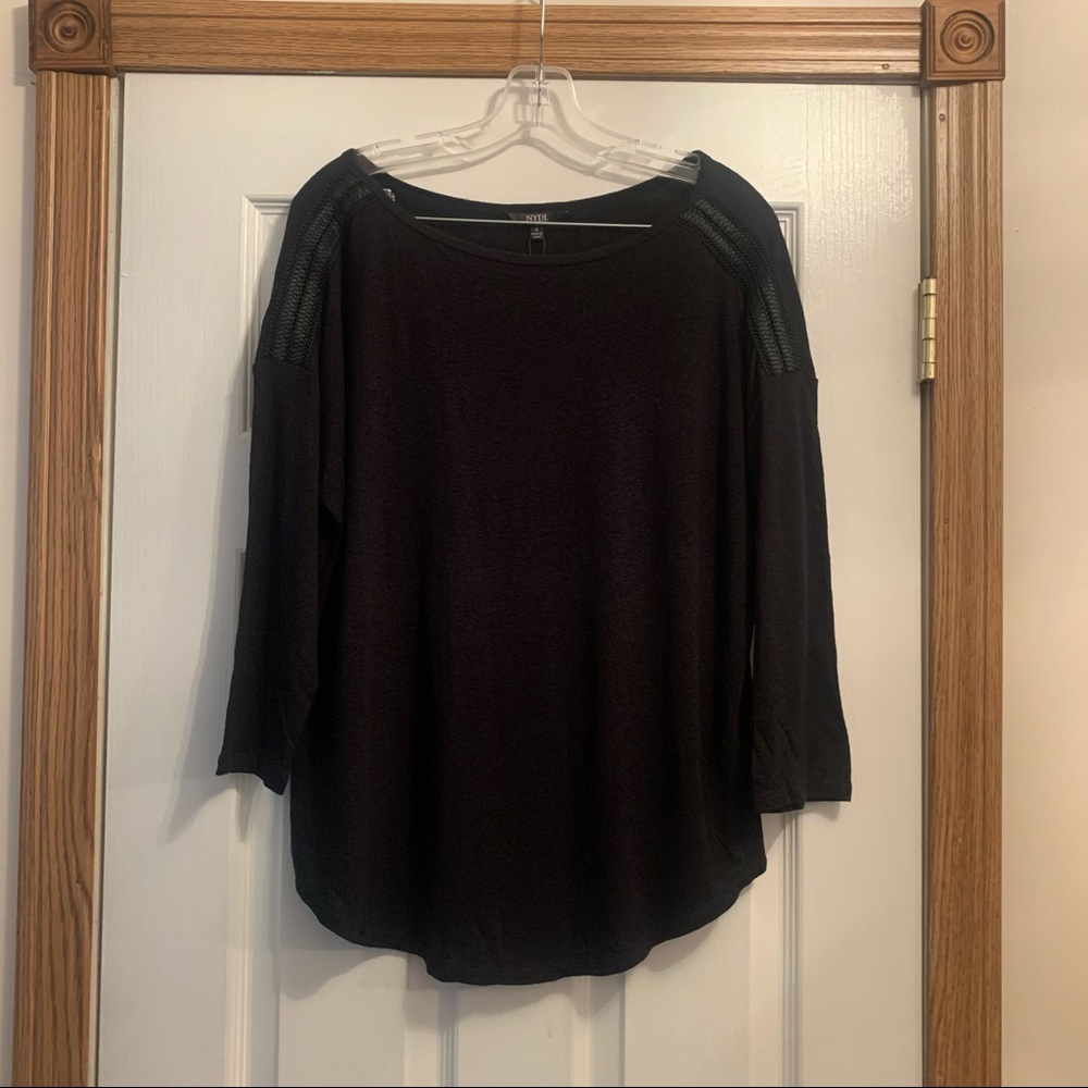 NYDJ LOS ANGELES black 3/4 sleeve crew neck blouse